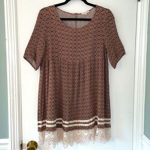 easel lace trimmed simple print dress with elbow sleeves size medium